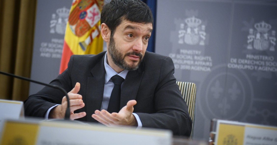 El ministro de Derecho Sociales, Consumo y Agenda 2030, Pablo Bustinduy, en la sede del Ministerio, a 5 de febrero de 2025, en Madrid (España).
