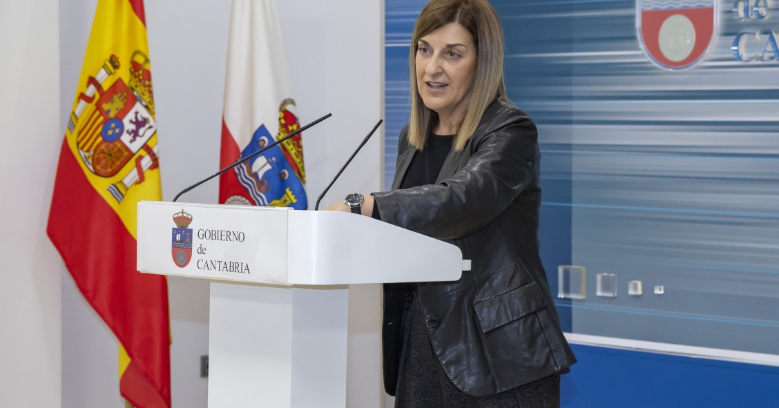 La presidenta de Cantabria, María José Sáenz de Buruaga, en rueda de prensa en el Gobierno