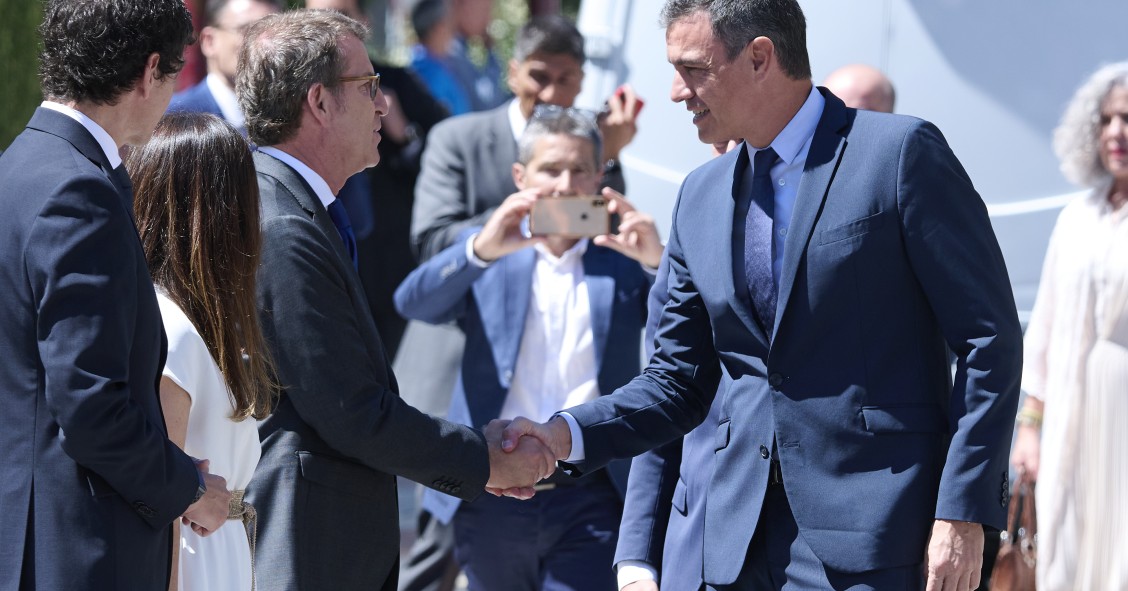 Alberto Núñez Feijóoy el presidente de Gobierno, Pedro Sánchez