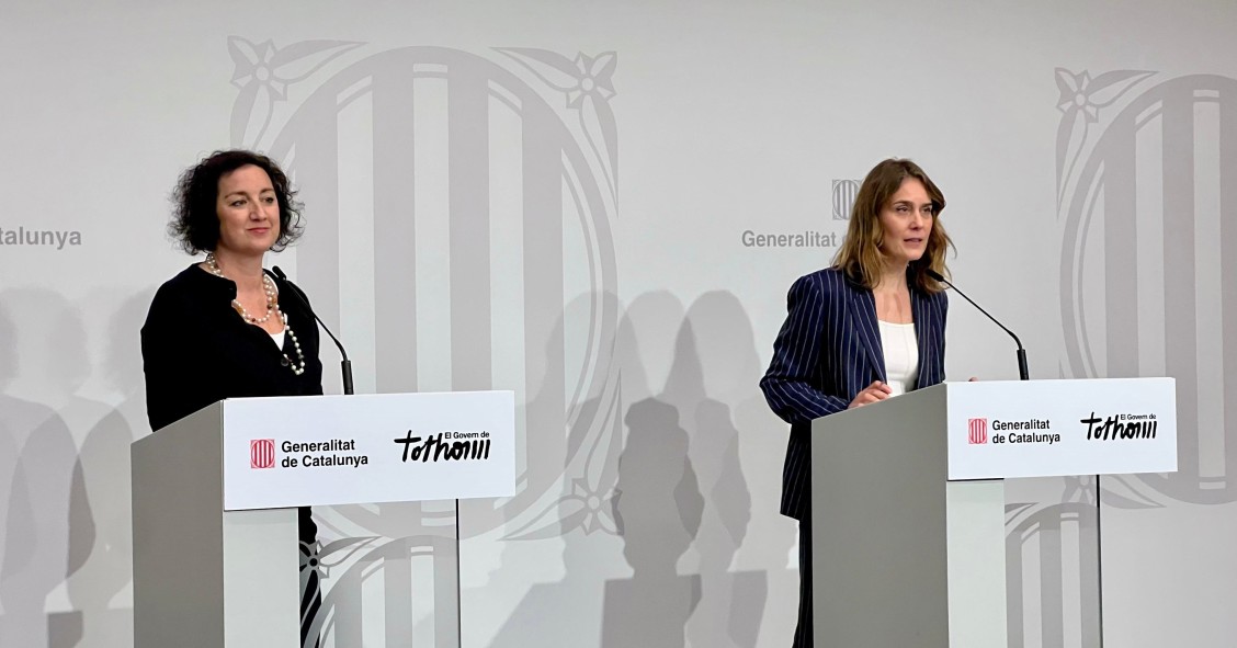La consellera d'Economia i Finances de la Generalitat, Alícia Romero, i la líder dels Comuns al Parlament, Jéssica Albiach, en roda de premsa