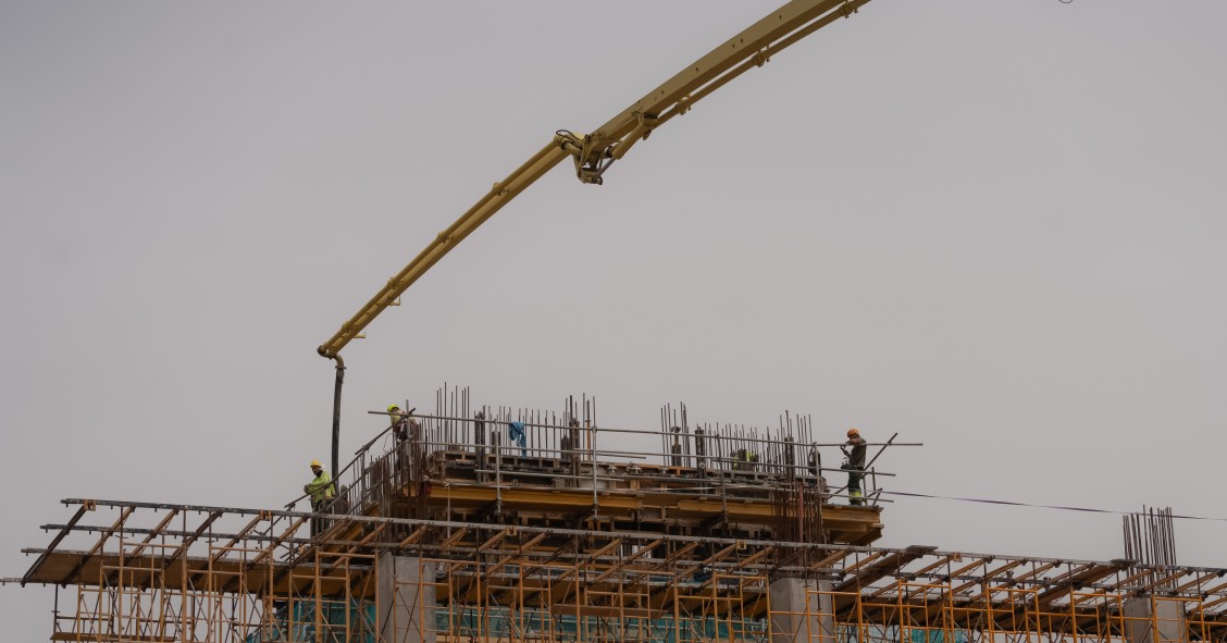 Archivo - Viviendas en construcción.