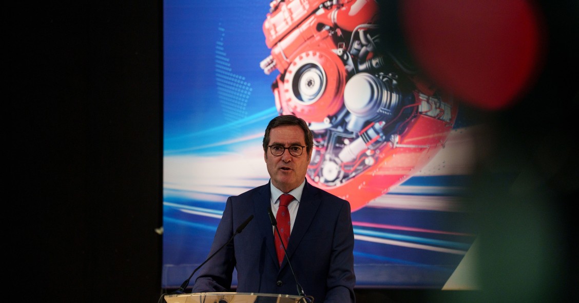 El presidente de la CEOE, Antonio Garamendi, interviene durante la inauguración de Motortec 2025, en IFEMA Madrid, a 23 de abril de 2025, en Madrid (España). 