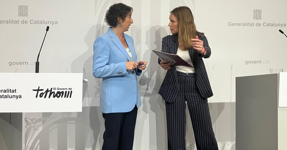 La consellera de Economía y Finanzas de la Generalitat, Alícia Romero, y la líder de Comuns, Jéssica Albiach.