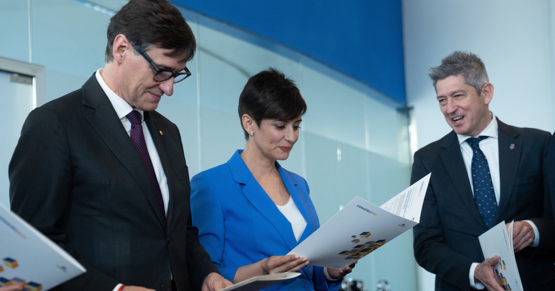 La ministra de Vivienda y Agenda Urbana, Isabel Rodríguez, y el presidente de la Generalitat, Salvador Illa