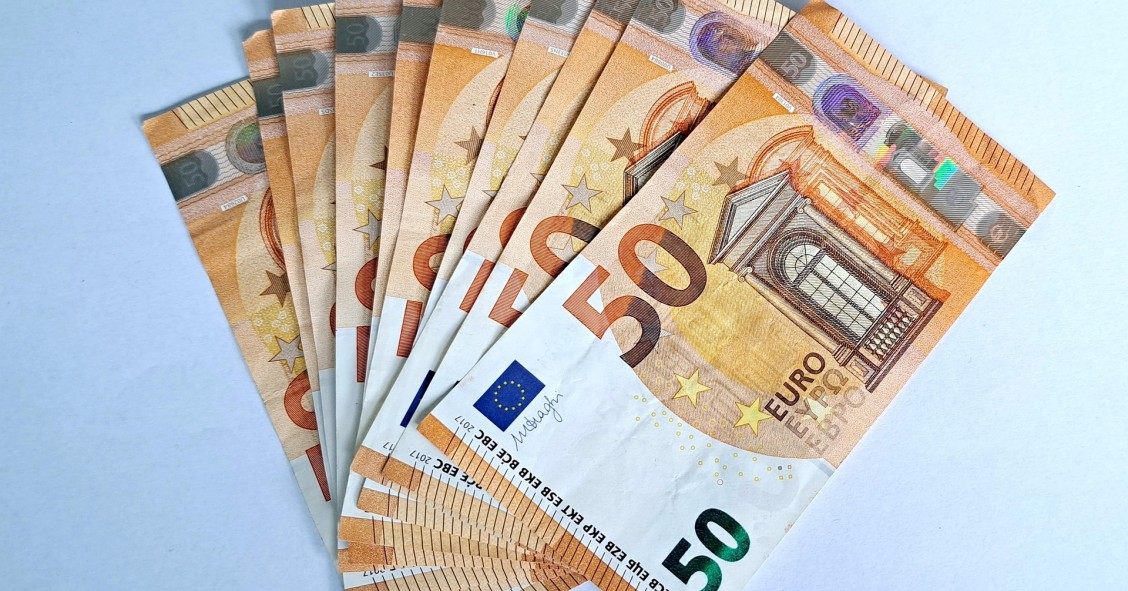 Billetes de 50 euros para pagar el alquiler