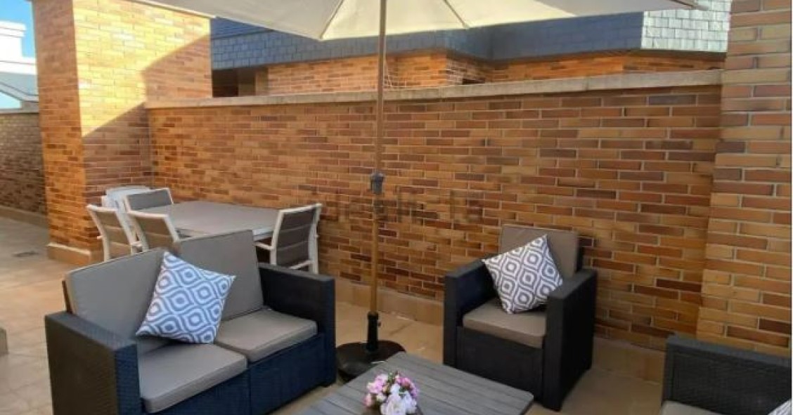 Terraza privativa de un ático en Madrid
