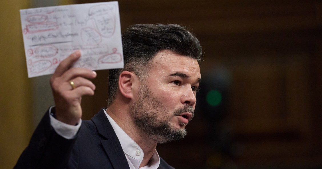 El portavoz de ERC en el Congreso, Gabriel Rufián, durante una sesión plenaria, en el Congreso de los Diputados, a 20 de mayo de 2025, en Madrid (España). 