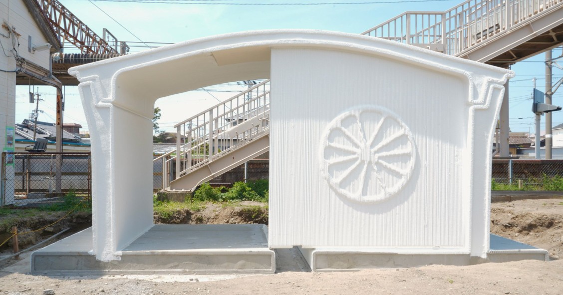 Las cuatro piezas de la estación de Hatsushima (ubicada en Arida) se fabricaron en un taller y se montaron en entre el último tren de la noche y el primero de la mañana.