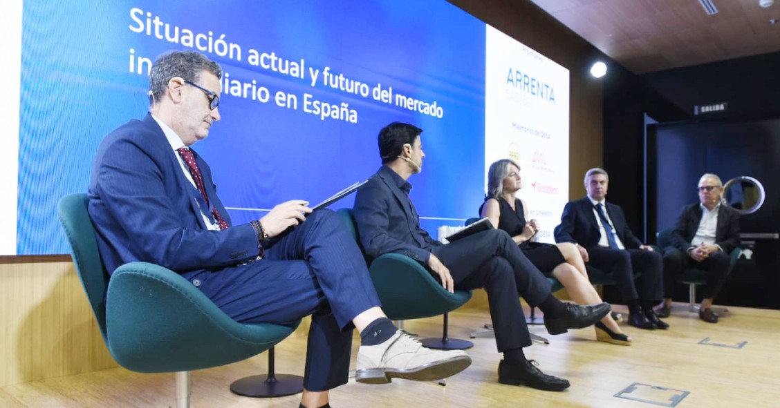 (De izq. a dch.) Jorge Ginés (Asprima), Javier Martín (MIVAU), María José Piccio-Marchetti (C. Madrid), Miguel Ángel Gómez Huecas (FADEI y AMADEI) y Francis Fernández Ariza (UCI)