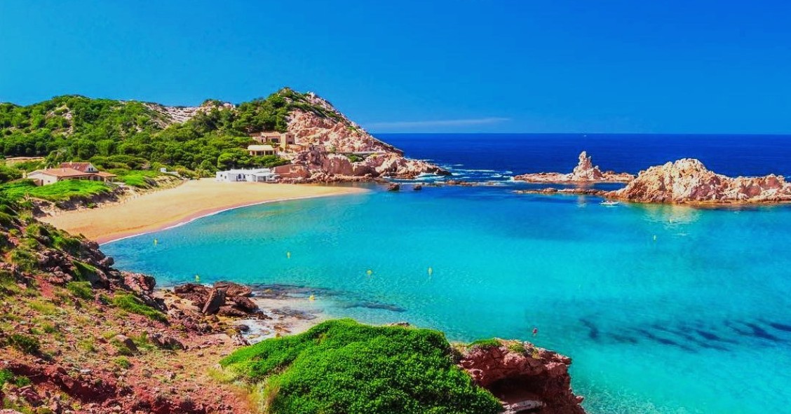 Cala Pregonda, la cala paradisíaca de Menorca que pocos conocen