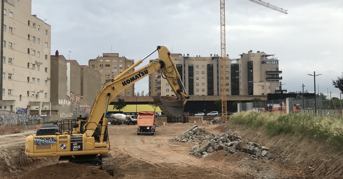 Archivo - Viviendas en construcción.
