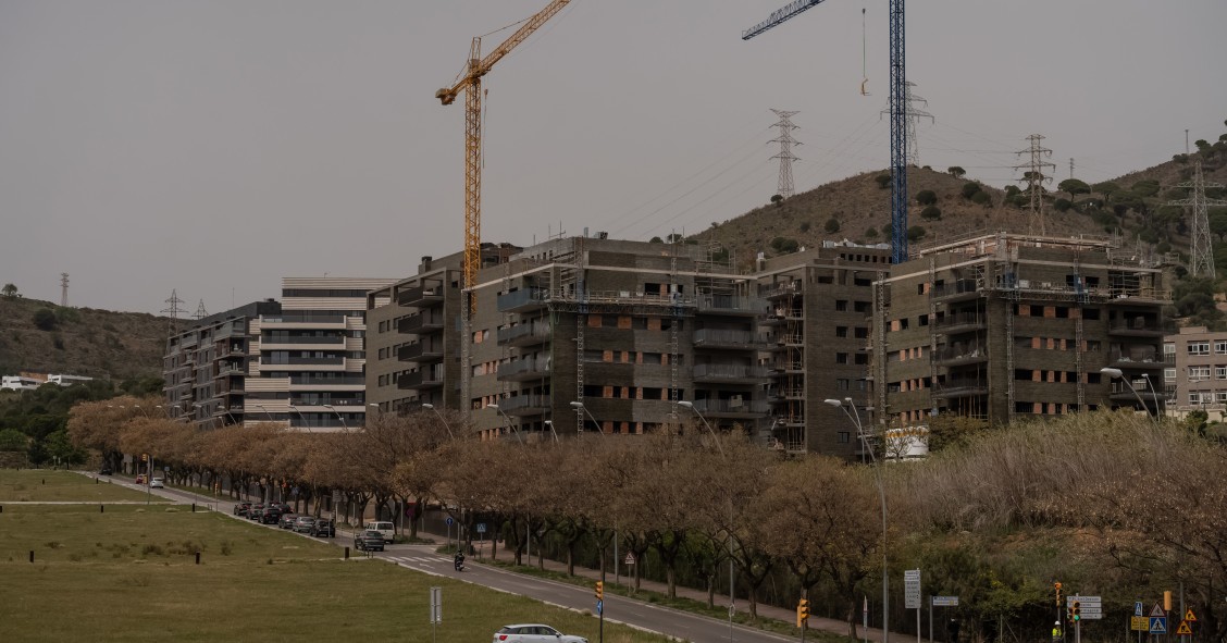 Archivo - Viviendas en construcción.