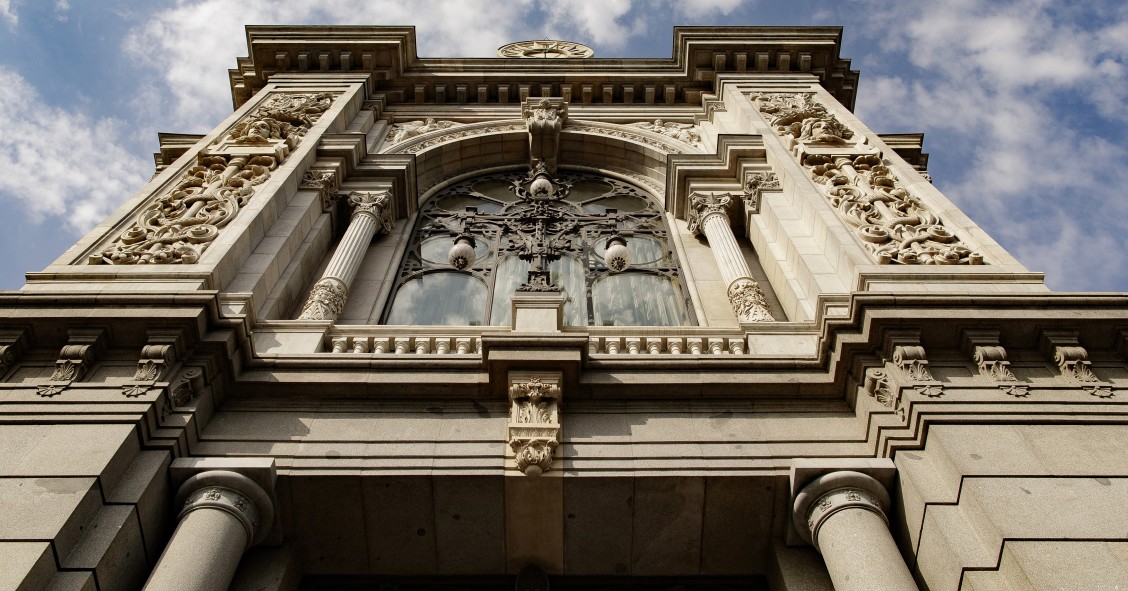 Archivo - Fachada del edificio del Banco de España situada en la confluencia del Paseo del Prado y la madrileña calle de Alcalá.