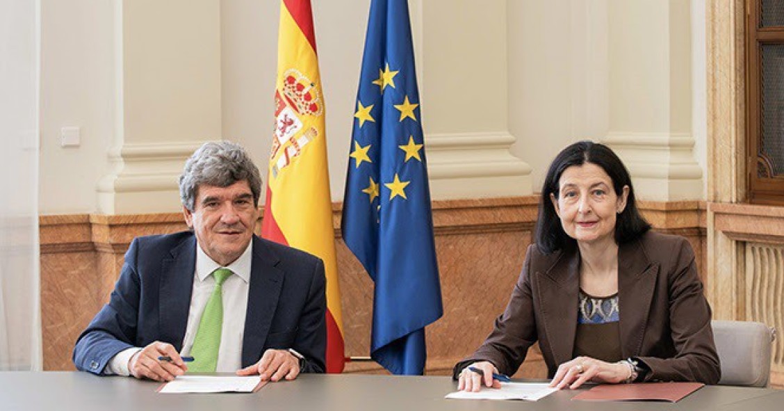 (I-D). El Gobernador Del Banco De España, José Luis Escrivá, Y La Presidenta Del Consejo General Del Notariado, Concepción Pilar Barrio Del Olmo.
