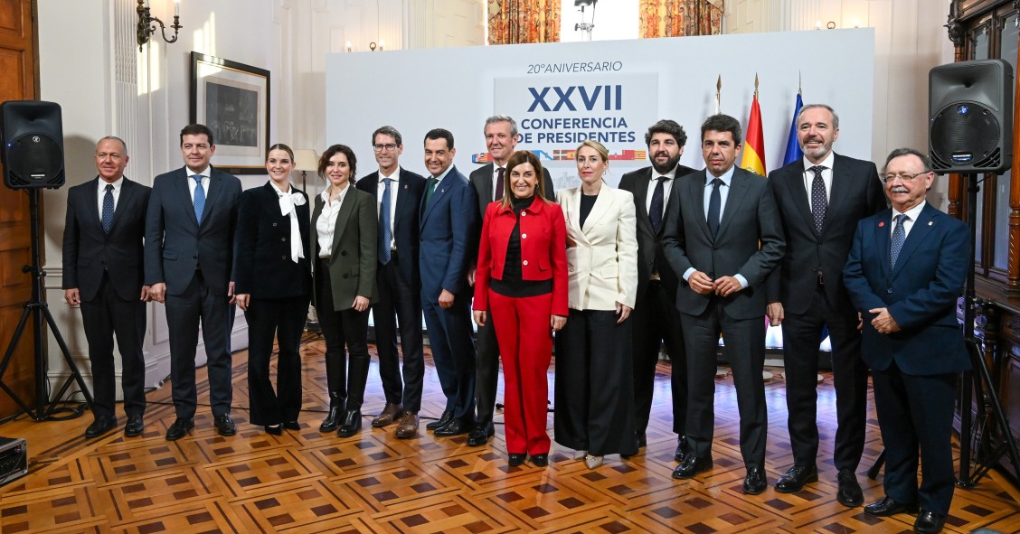 Archivo - Foto de familia de los presidentes de las Comunidades Autónomas gobernadas por el Partido Popular tras la XXVII Conferencia de Presidentes, en el Palacio de la Magdalena, a 13 de diciembre de 2024, en Santander, Cantabria (España). 