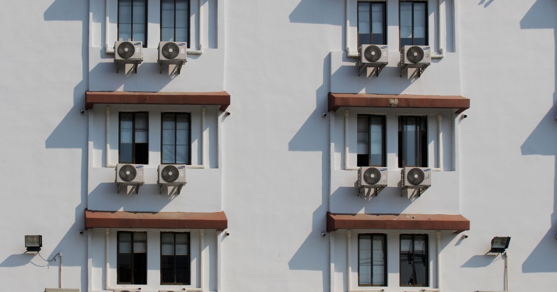 ¿Puedo colocar un aire acondicionado en la fachada de mi edificio? Todo lo que tienes que saber