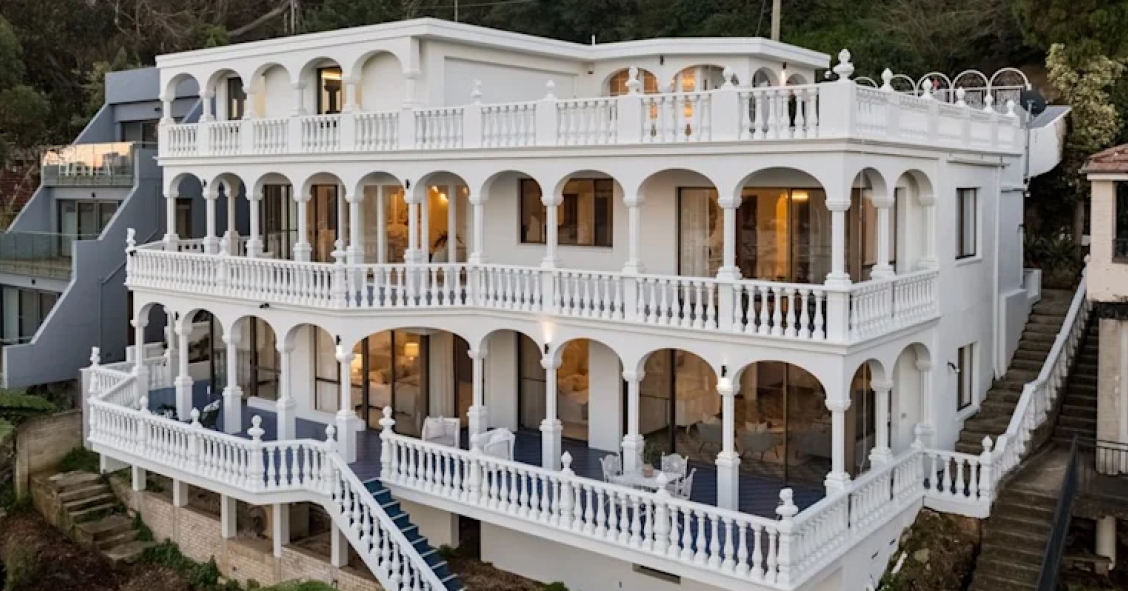 ‘Wedding Cake House’