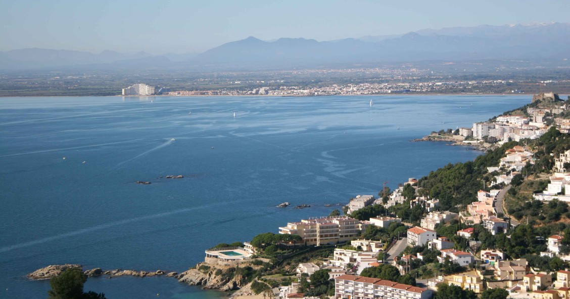 Vivre à Roses, Espagne