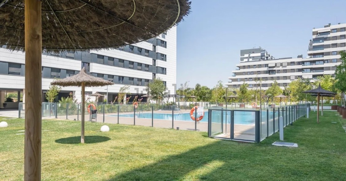 Comprar un piso con piscina en España supone un sobrecoste del 91%