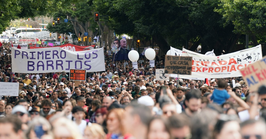 Archivo - Miles de personas se manifiestan en Málaga por el derecho a la vivienda, a 5 de abril de 2025.