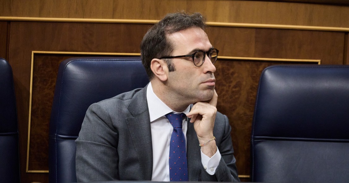 Archivo - El ministro de Economía, Carlos Cuerpo, durante un pleno en el Congreso de los Diputados, a 25 de junio de 2025, en Madrid (España). 