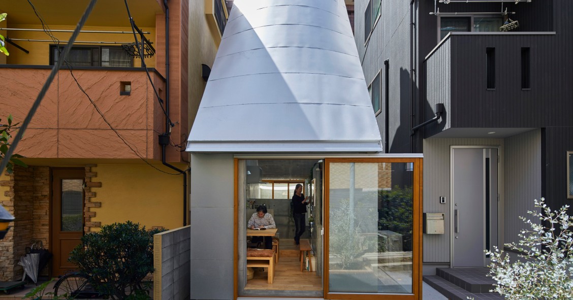 El arquitecto japonés Takeshi Hosaka ha llevado el concepto de minicasa al extremo con el proyecto Love2 House, una vivienda de apenas 19 metros cuadrados en Tokio.