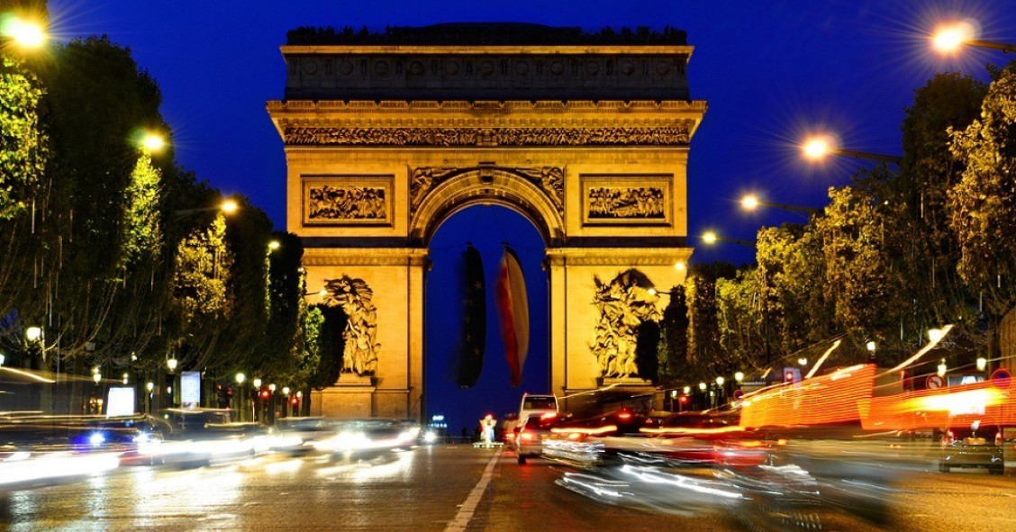 Archivo - Arco del Triunfo en los Campos Elíseos de París (Francia).