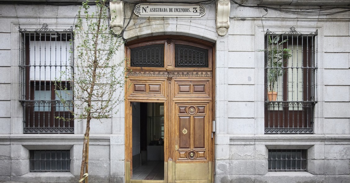 La inversión inmobiliaria en España crece un 42% en septiembre y supera los 11.800 millones, según Savills Archivo - Fachada de un bloque de viviendas, a 29 de octubre de 2024, en Madrid (España).