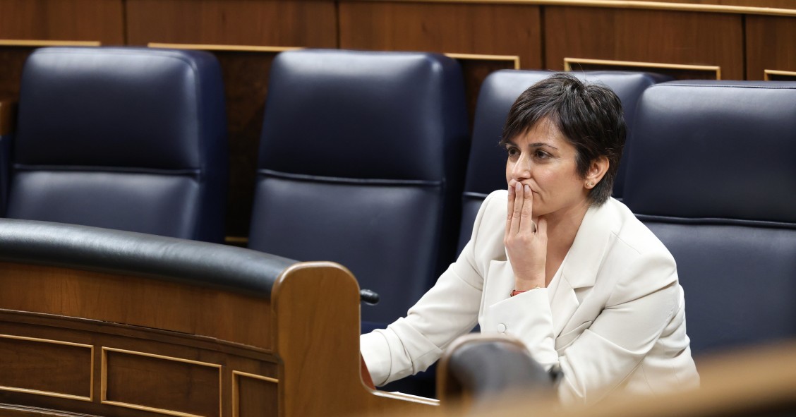 La ministra de Vivienda, Isabel Rodríguez, durante una sesión de control al Gobierno, en el Congreso, a 15 de octubre de 2025, en Madrid (España). 