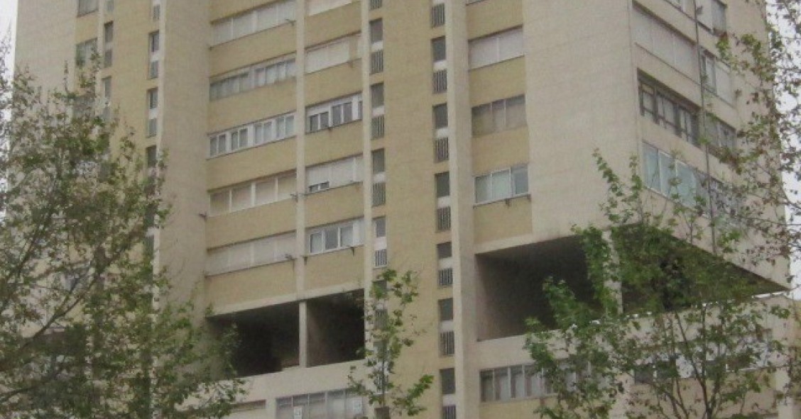 Archivo - Edificio de viviendas en Santander