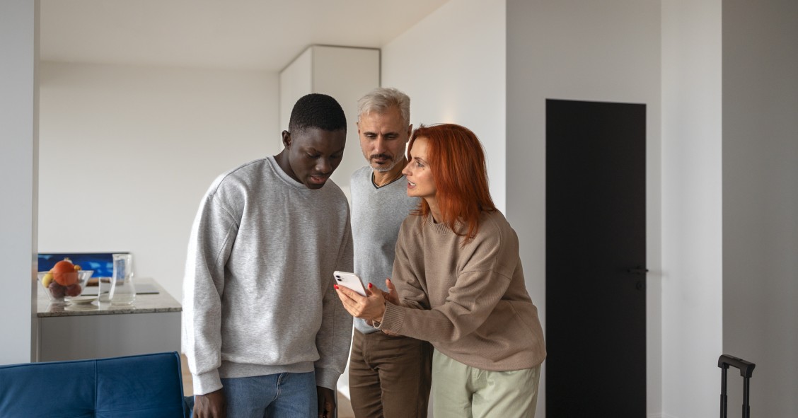 ¿Me puede pedir un vecino mi licencia de obra?