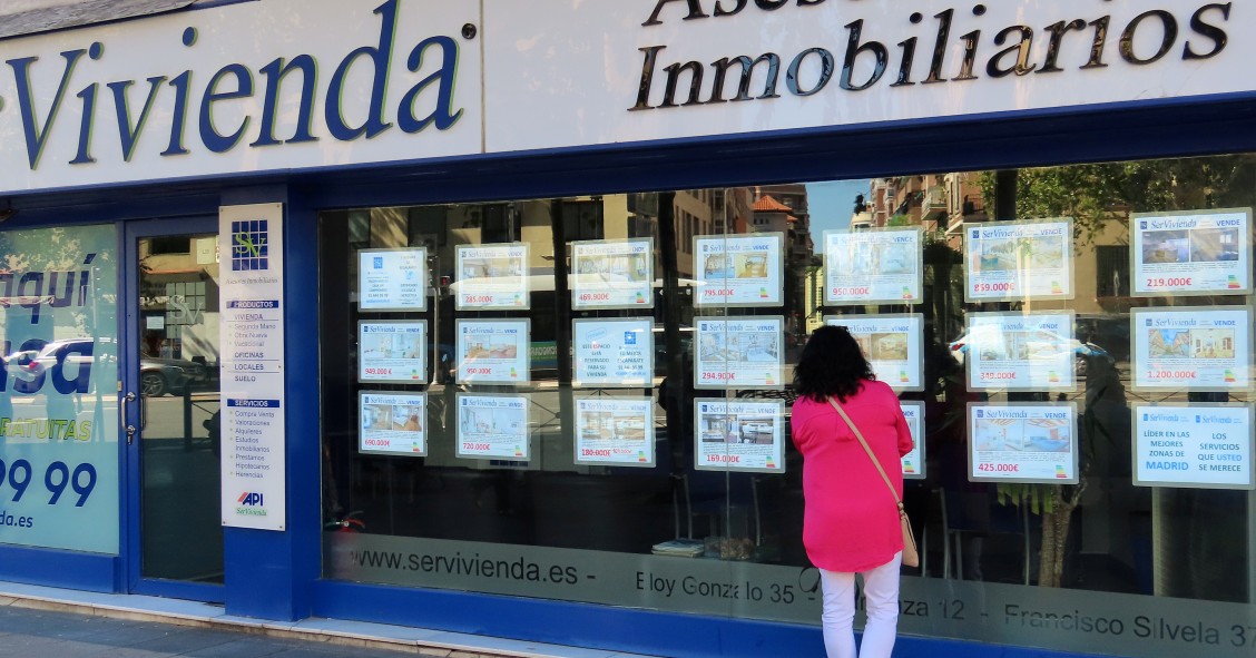 Escaparate de una agencia inmobiliaria