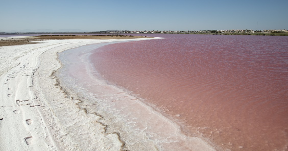 pueblos cerca de la laguna rosa de torrevieja
