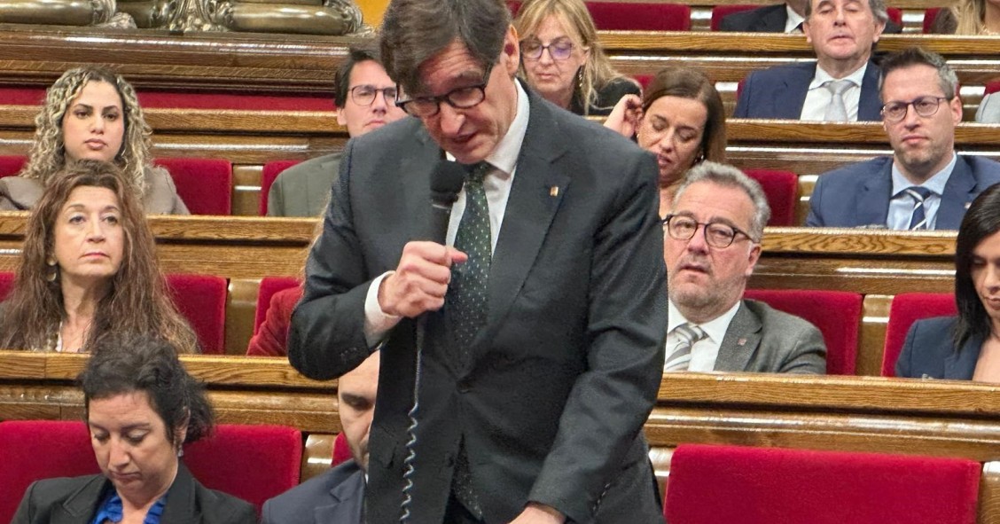 El presidente de la Generalitat, Salvador Illa, en la sesión de control al Govern en el Parlament este miércoles.