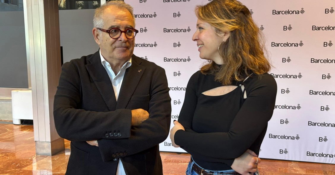 El cuarto teniente de alcalde de Barcelona, Jordi Valls, y la líder de BComú, Janet Sanz