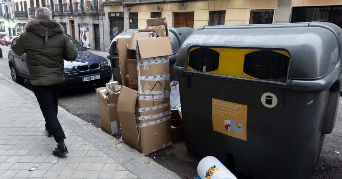 Foto de archivo de un contenedor de basura