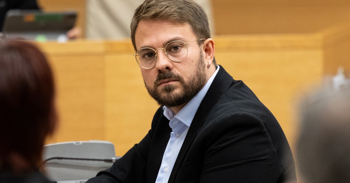 El diputado de Sumar, Alberto Ibáñez, durante la comisión de la dana, en el Congreso de los Diputados, a 17 de noviembre de 2025, en Madrid (España).
