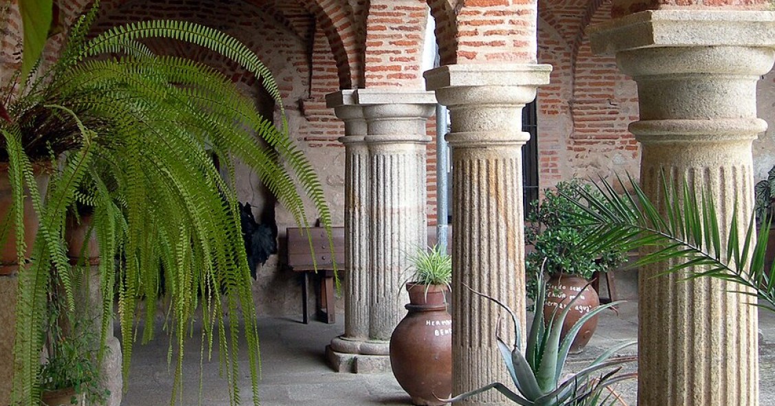 pueblo mas pequeño de extremadura