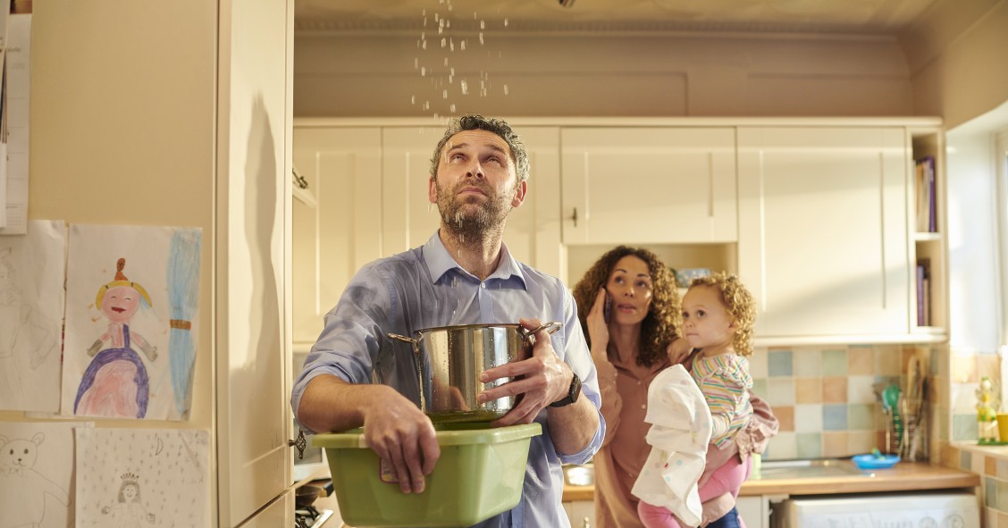 Las goteras, el gran problema de viviendas y comunidades de vecinos