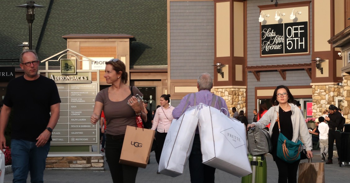 Una tienda de Saks Off Fifth en Estados Unidos