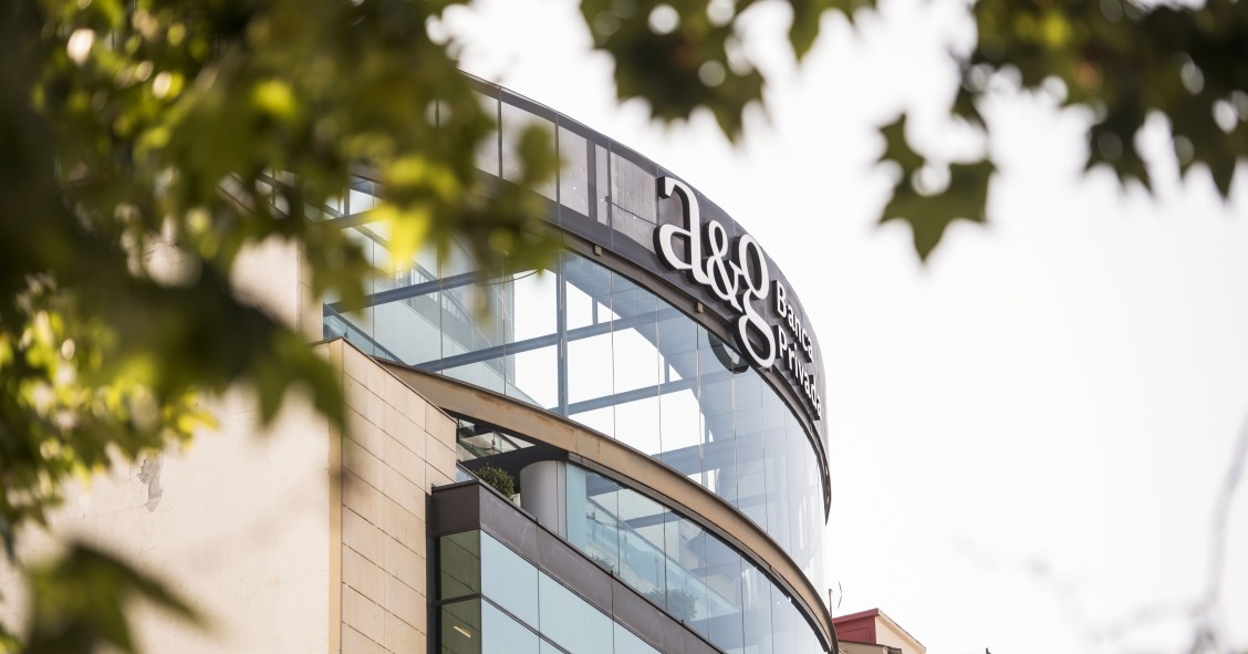 Archivo - Oficina de A&G Banca Privada. Sede y logo de A&G.