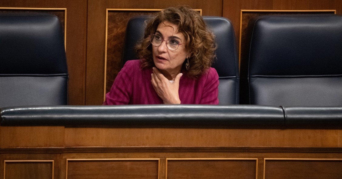 La vicepresidenta primera y ministra de Hacienda, María Jesús Montero, durante una sesión plenaria, en el Congreso de los Diputados, a 27 de noviembre de 2025, en Madrid (España). 