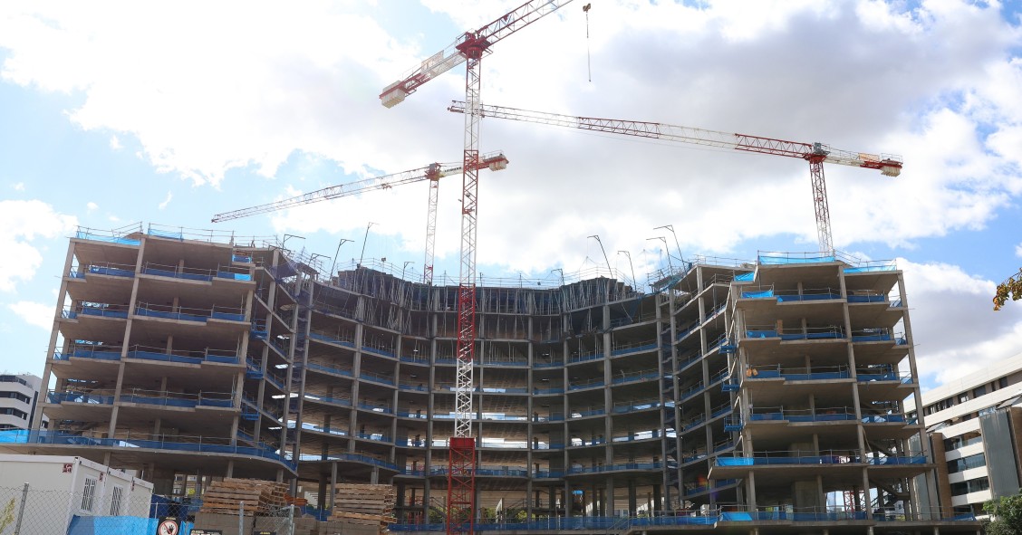 Archivo - Edificios en el barrio de Valdebebas.