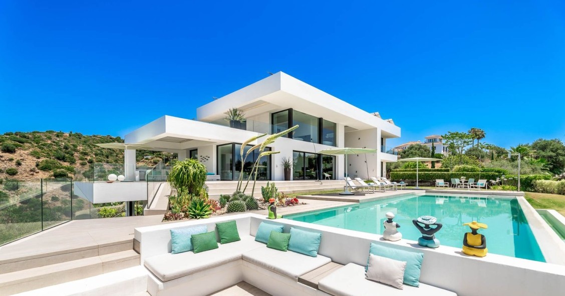 Costa del sol luxury market