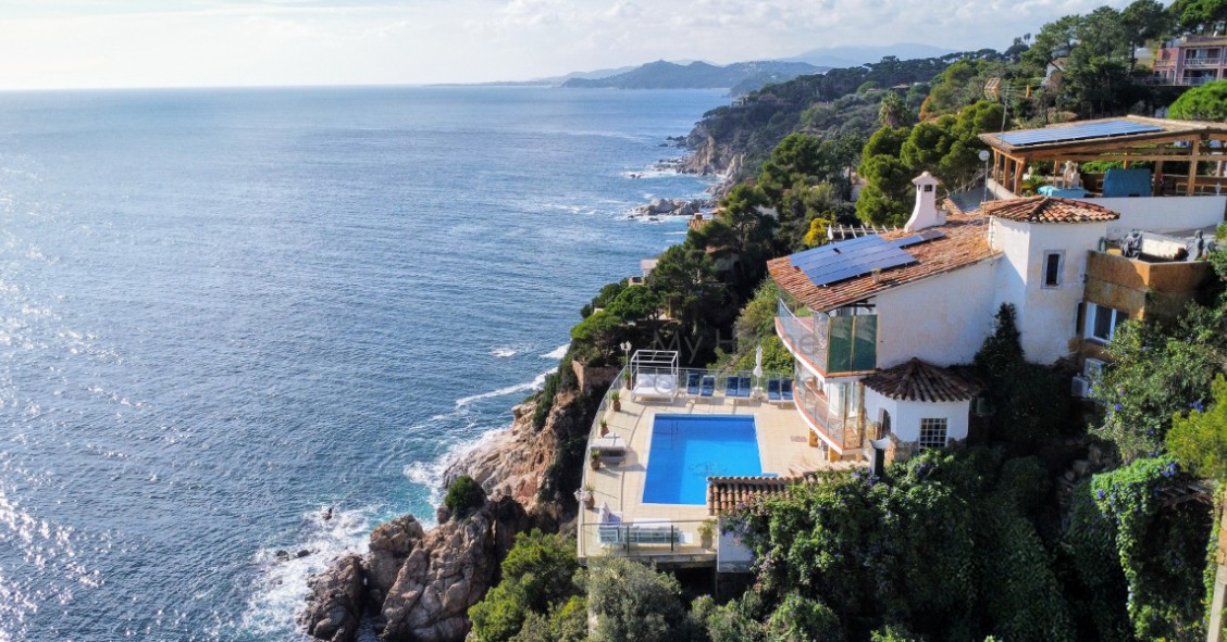 Increíble villa en un acantilado de la Costa Brava