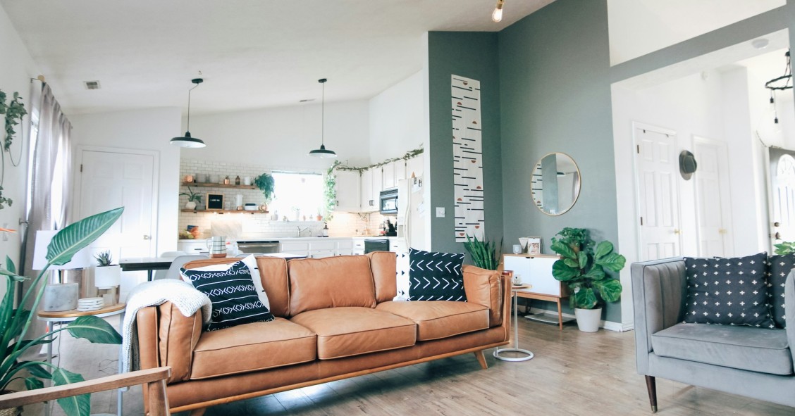 Dos expertos valoran la compra de pisos de la Generalitat a InmoCaixa: “mejor construir acción pública con innovación”