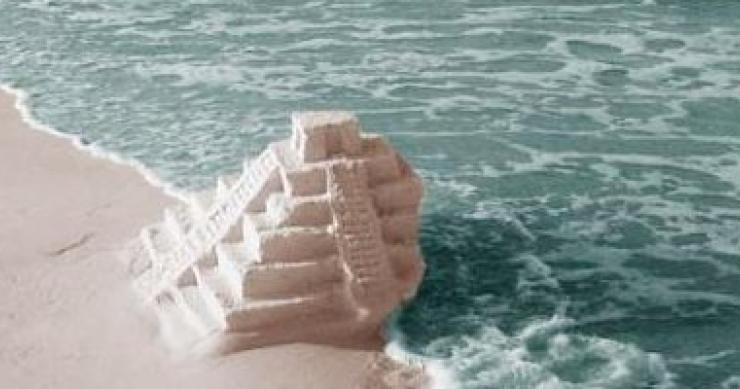 The economist critica al gobierno español, entre otros, por gastar fortunas en subvencionar la compra de casas