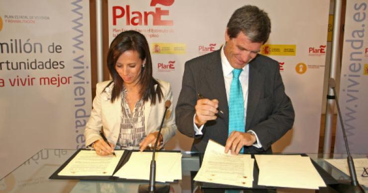 Firmada la línea de cobertura para vpo que ayudará a 100.000 familias a comprar casa