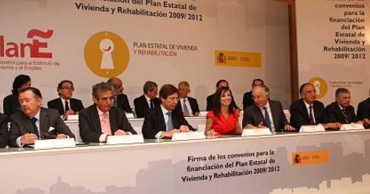 La ministra pide a los bancos que den hipotecas a quien compre una vpo