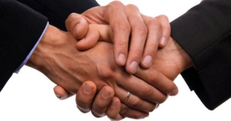 Ocho cajas de ahorro encargan la venta de sus pisos y suelos a aliancia